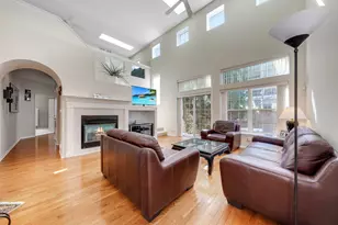 1713 Astor Ave, Oakbrook Terrace, IL 60181 - Photo 3