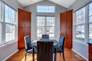 1713 Astor Ave, Oakbrook Terrace, IL 60181 - Photo 9
