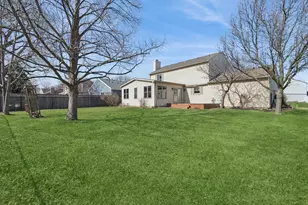 5573 Barnwood Dr, Gurnee, IL 60031 - Photo 19