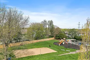 5400 Astor Ln, Rolling Meadows, IL 60008 - Photo 15