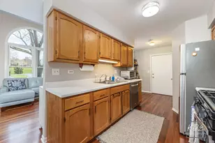 8026 Barrymore Dr, Darien, IL 60561 - Photo 9
