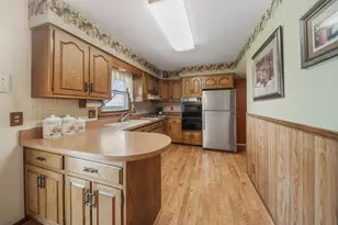 1312 Royal Dr, Montgomery, IL 60538 - Photo 9