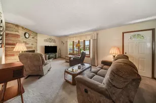 1312 Royal Dr, Montgomery, IL 60538 - Photo 5
