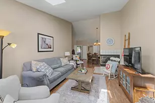 139 Brittany Dr, Streamwood, IL 60107 - Photo 9