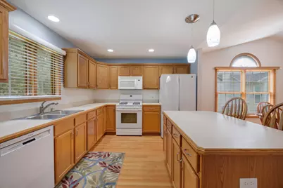 639 Hampshire Drive, Hampshire, IL 60140 - Photo 5