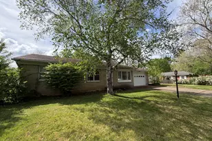 1805 Peach St, Champaign, IL 61820 - Photo 3