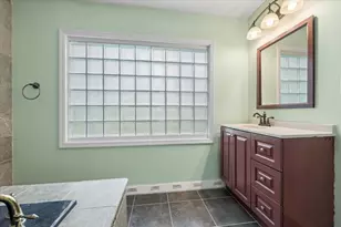 1635 Dun Lo Dr, Arlington Heights, IL 60004 - Photo 17
