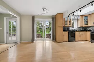 1635 Dun Lo Dr, Arlington Heights, IL 60004 - Photo 9