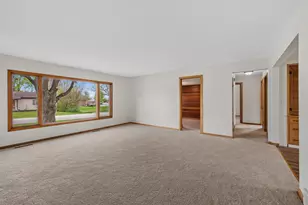 821 Diane Ct, Marengo, IL 60152 - Photo 5