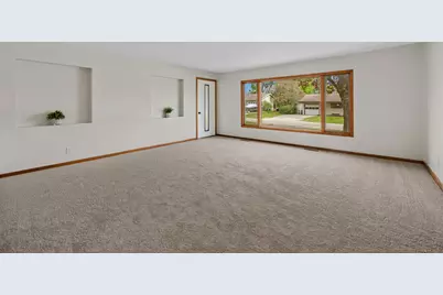 821 Diane Court, Marengo, IL 60152 - Photo 3