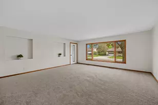 821 Diane Ct, Marengo, IL 60152 - Photo 3