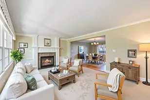 901 Crestfield Ave, Libertyville, IL 60048 - Photo 11