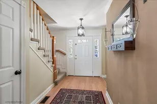 901 Crestfield Ave, Libertyville, IL 60048 - Photo 3