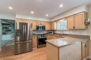 901 Crestfield Ave, Libertyville, IL 60048 - Photo 5