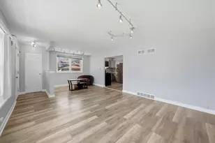 480 E 163rd St, South Holland, IL 60473 - Photo 7
