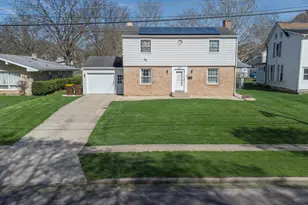 1437 S Walnut Ave, Freeport, IL 61032 - Photo 1