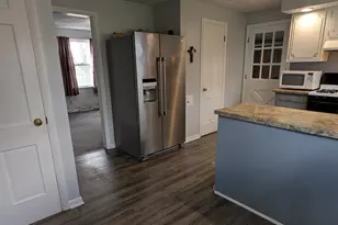 1437 S Walnut Ave, Freeport, IL 61032 - Photo 9