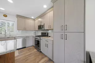 10817 S Mason Ave, Chicago Ridge, IL 60415 - Photo 5