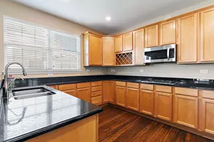 2744 Moutray Ln, North Aurora, IL 60542 - Photo 7