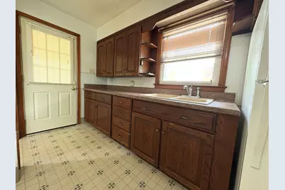 1810 Prospect Avenue, Peru, IL 61354 - Photo 5