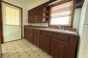 1810 Prospect Ave, Peru, IL 61354 - Photo 5