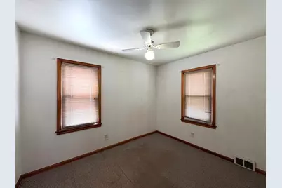1810 Prospect Avenue, Peru, IL 61354 - Photo 11