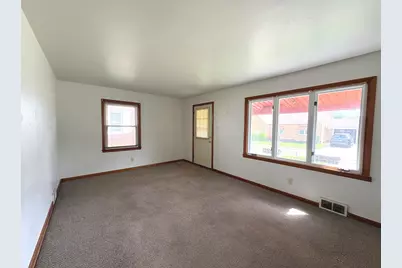 1810 Prospect Avenue, Peru, IL 61354 - Photo 3