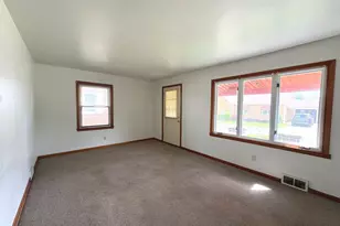 1810 Prospect Ave, Peru, IL 61354 - Photo 3