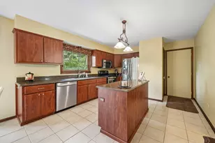737 Clovetree Ct, Naperville, IL 60540 - Photo 7