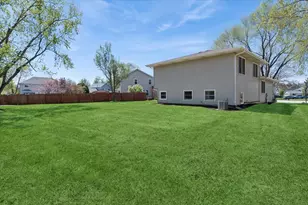 9 Red Bud Ct, Bolingbrook, IL 60490 - Photo 21