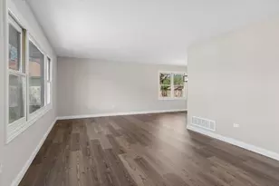 9 Red Bud Ct, Bolingbrook, IL 60490 - Photo 5