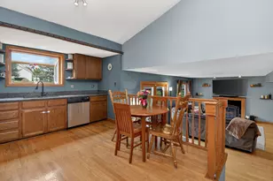 1001 Oak Ridge Dr, Streamwood, IL 60107 - Photo 9