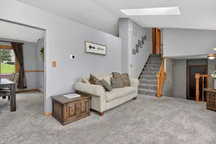 1001 Oak Ridge Dr, Streamwood, IL 60107 - Photo 5