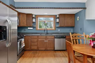 1001 Oak Ridge Dr, Streamwood, IL 60107 - Photo 7