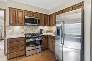 63 Country Club Dr, Prospect Heights, IL 60070 - Photo 9