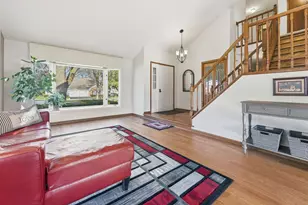 63 Country Club Dr, Prospect Heights, IL 60070 - Photo 3