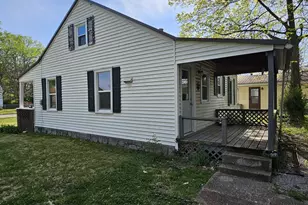 415 E Johnson St, Fairfield, IL 62837 - Photo 3