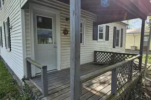 415 E Johnson St, Fairfield, IL 62837 - Photo 5