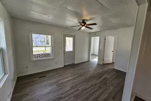 415 E Johnson St, Fairfield, IL 62837 - Photo 7