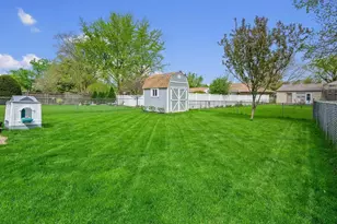 136 Green Valley Dr, Lombard, IL 60148 - Photo 23