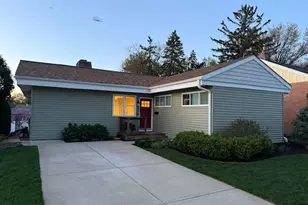 136 Green Valley Dr, Lombard, IL 60148 - Photo 3