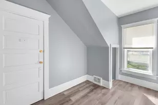 544 E New York St, Aurora, IL 60505 - Photo 9