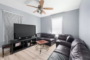 544 E New York St, Aurora, IL 60505 - Photo 13