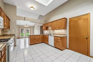 14006 Camden Dr, Orland Park, IL 60462 - Photo 9