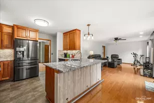 310 Flintlock Ct, Oswego, IL 60543 - Photo 3