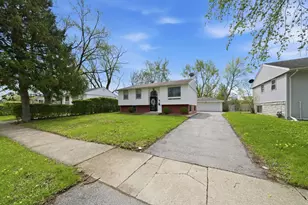 426 E Tulip Dr, Glenwood, IL 60425 - Photo 3