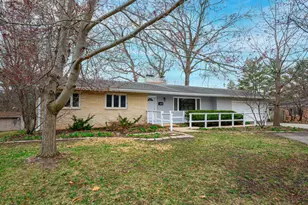 1407 Bolkinwood Dr, Freeport, IL 61032 - Photo 3