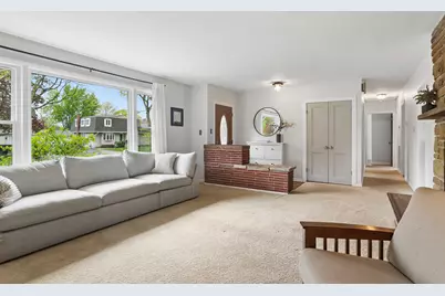 429 W Helen Road, Palatine, IL 60067 - Photo 5