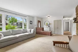 429 W Helen Rd, Palatine, IL 60067 - Photo 5