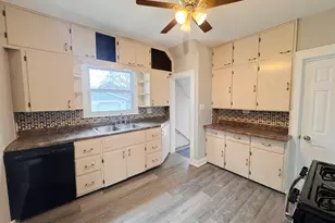 307 W 11th St, Sterling, IL 61081 - Photo 7